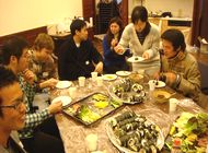 Participants tasting ‘Eho-maki’ in a homelike atmospher