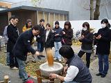 Picture of the participants enjoying pounding mochi