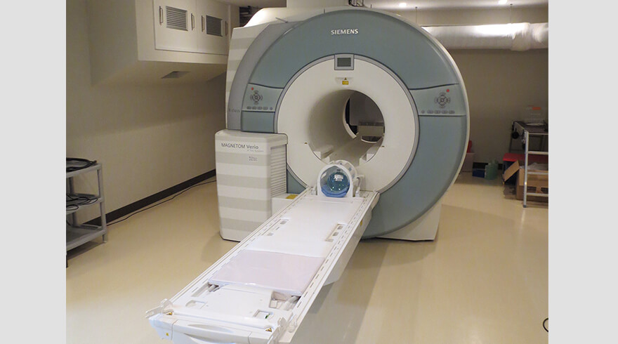 こころの未来研究センターに設置された、超高磁場MRI装置イメージ