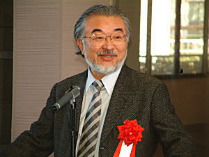 挨拶する尾池総長