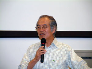 司会をする入倉副学長