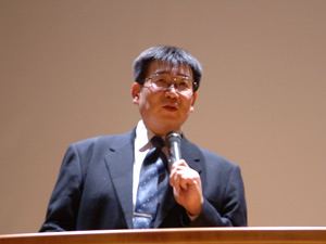 京都大学 トピックス 2005年10月5日 安全衛生教育教育を実施