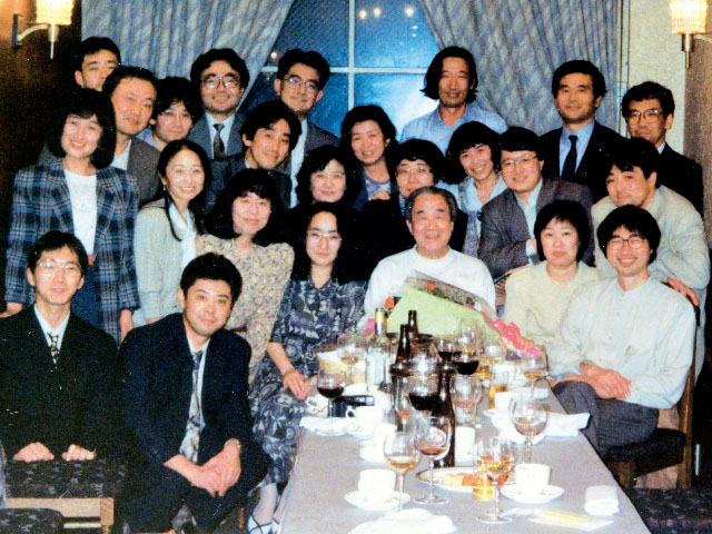 大学院OBたちとの食事会の集合写真