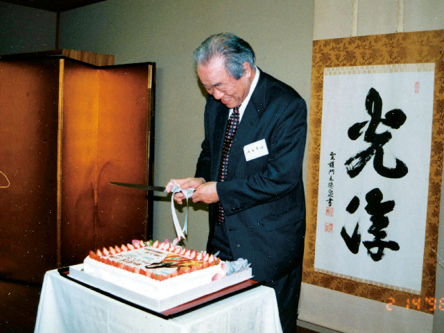 1997年度に受賞された朝日賞のお祝いのパーティでの河合先生