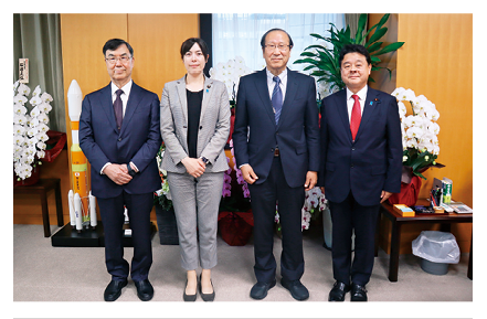 小野田紀美 内閣府特命担当大臣への表敬訪問