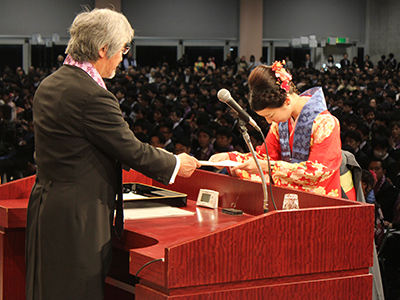举行16财年研究生院学位授予仪式 17年3月23日 京都大学