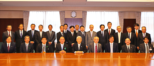 本学と奈良県との教育分野の連携に関する協定を締結しました。（2014年4月1日） | 京都大学