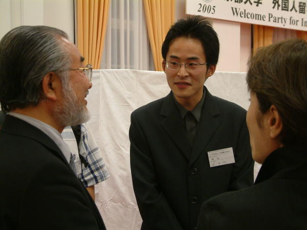 尾池総長と留学生