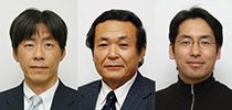 左から、島川教授、高野名誉教授、齊藤助教