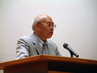 東山紘久副学長