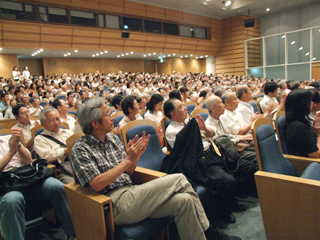 満員の会場