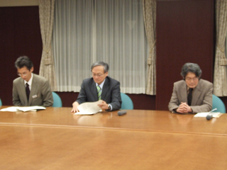 京都大学学位ストール」が完成しました。（2008年11月27日） | 京都大学