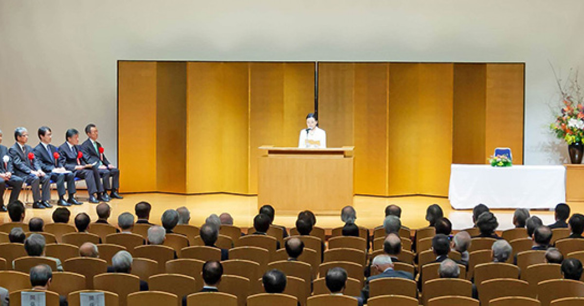 事例紹介：福井県済生会病院 [バス待合室]｜無印良品の建築