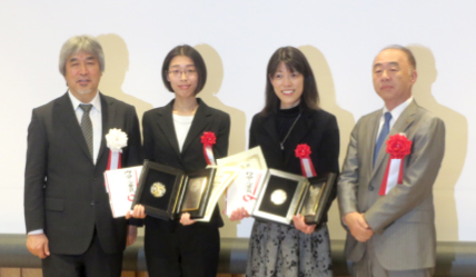 The recipients of the 2015 Tachibana Award, an award acknowledging the achievements of outstanding female researchers at Kyoto University